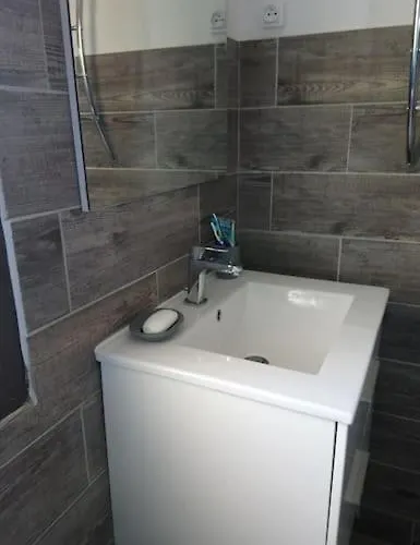 Climatisé Confort à 100 M De La *